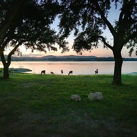 麦地那湖露营3号度假小屋假日公园 Lakehills 外观 照片