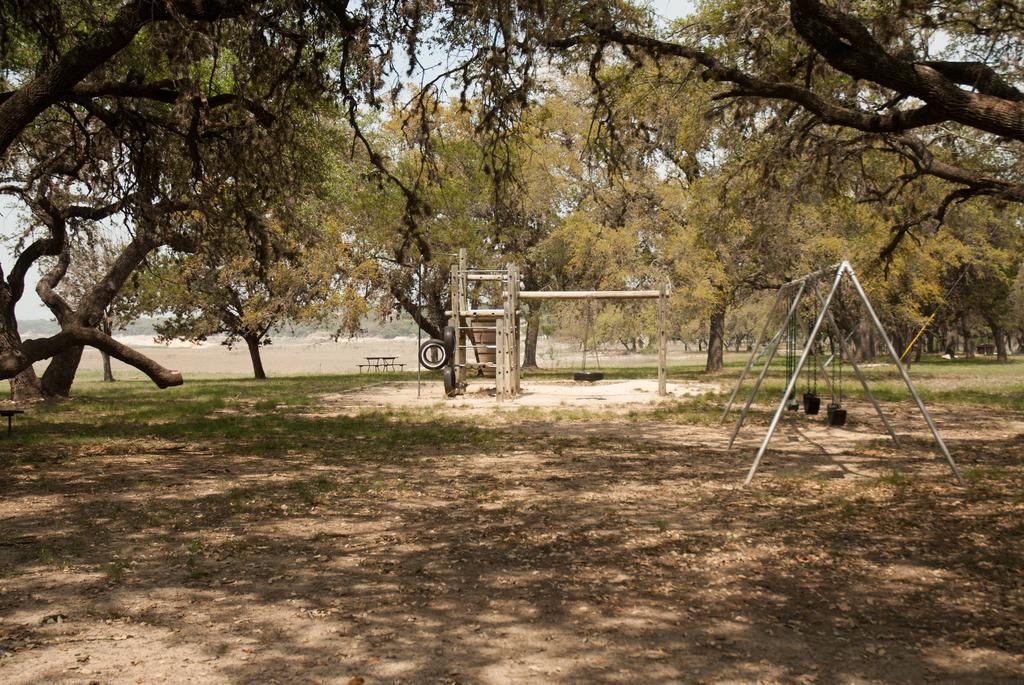 麦地那湖露营3号度假小屋假日公园 Lakehills 外观 照片